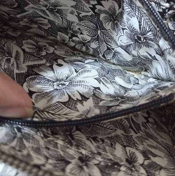 Hobo International Carson Wallet - Picture 8 of 15